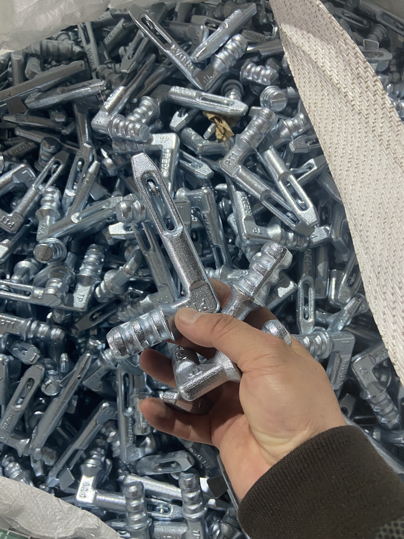 scaffolding hook pin